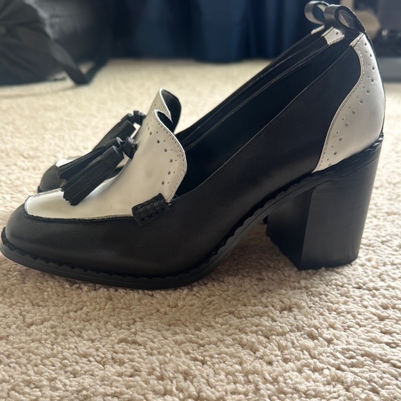 Vince Camuto Women's Black and White Loafers - Picture 3 of 3